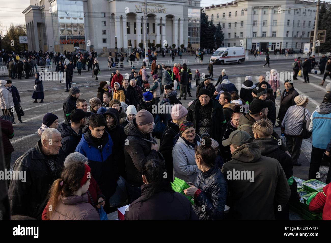 Kherson, Ukraine, Ukraine. 19th Nov, 2022. Residents stand in lines for humanitarian aid in Kherson. Kherson was officially liberated after nine months of Russian occupation on November 11, 2022. (Credit Image: © Svet Jacqueline/ZUMA Press Wire) Stock Photo