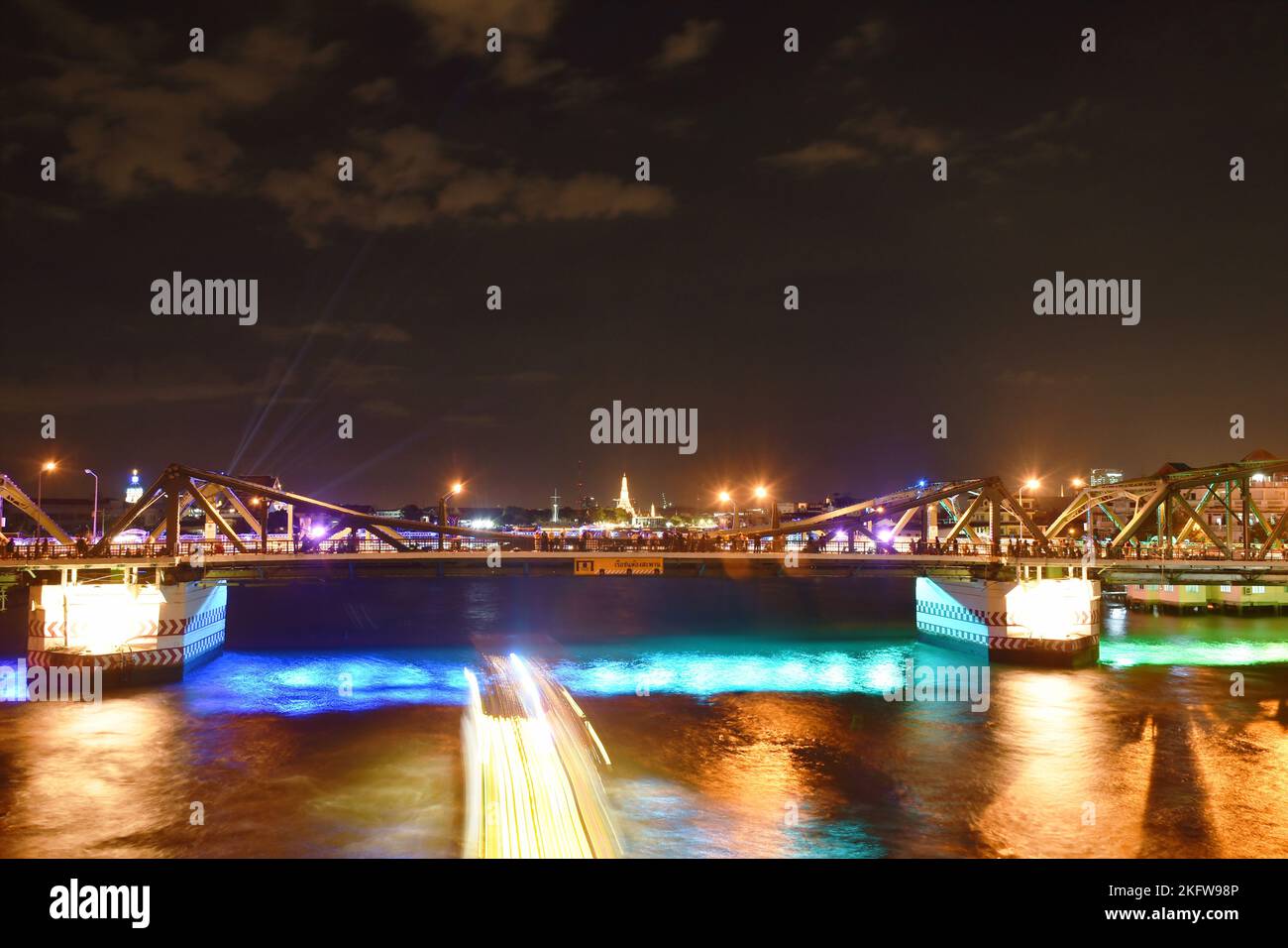 Bangkok Thailand November 19, 2022: Vijit Chao Phraya celebrate performance  for APEC summit 2022 in Bangkok Thailand at Phra Phuttha Yodfa memorial b Stock Photo