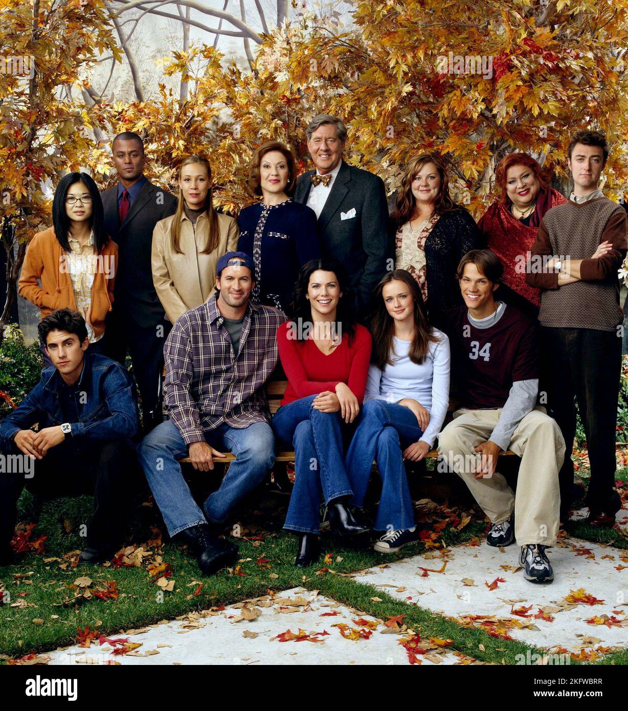 AGENA,TRUESDALE,WEIL,BISHOP,HERRMANN,MCCARTHY,TORRES,GUNN,VENTIMIGLIA,PATTERSON,GRAHAM,BLEDEL,PADALECKI, GILMORE GIRLS : SEASON 3, 2002 Stock Photo