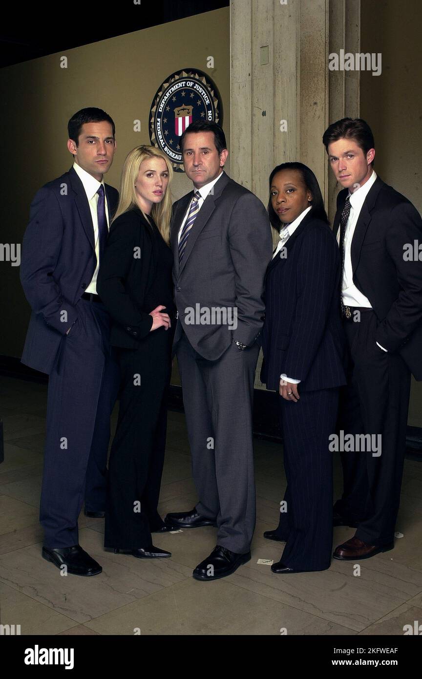 ENRIQUE MURCIANO, POPPY MONTGOMERY, ANTHONY LAPAGLIA, MARIANNE JEAN-BAPTISTE, ERIC CLOSE, WITHOUT A TRACE, 2002 Stock Photo