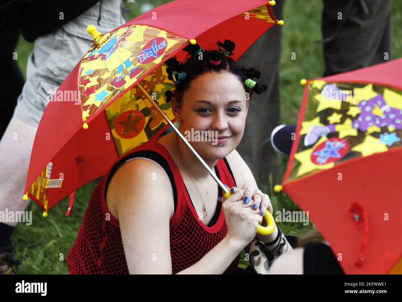 CLUBBER UMBRELLA COOL HAIR HOMELANDS 2003 Girl Clubber With Umbrella clubber-umbrella-cool-hair-homelands-2003-girl-clubber-with-umbrella
