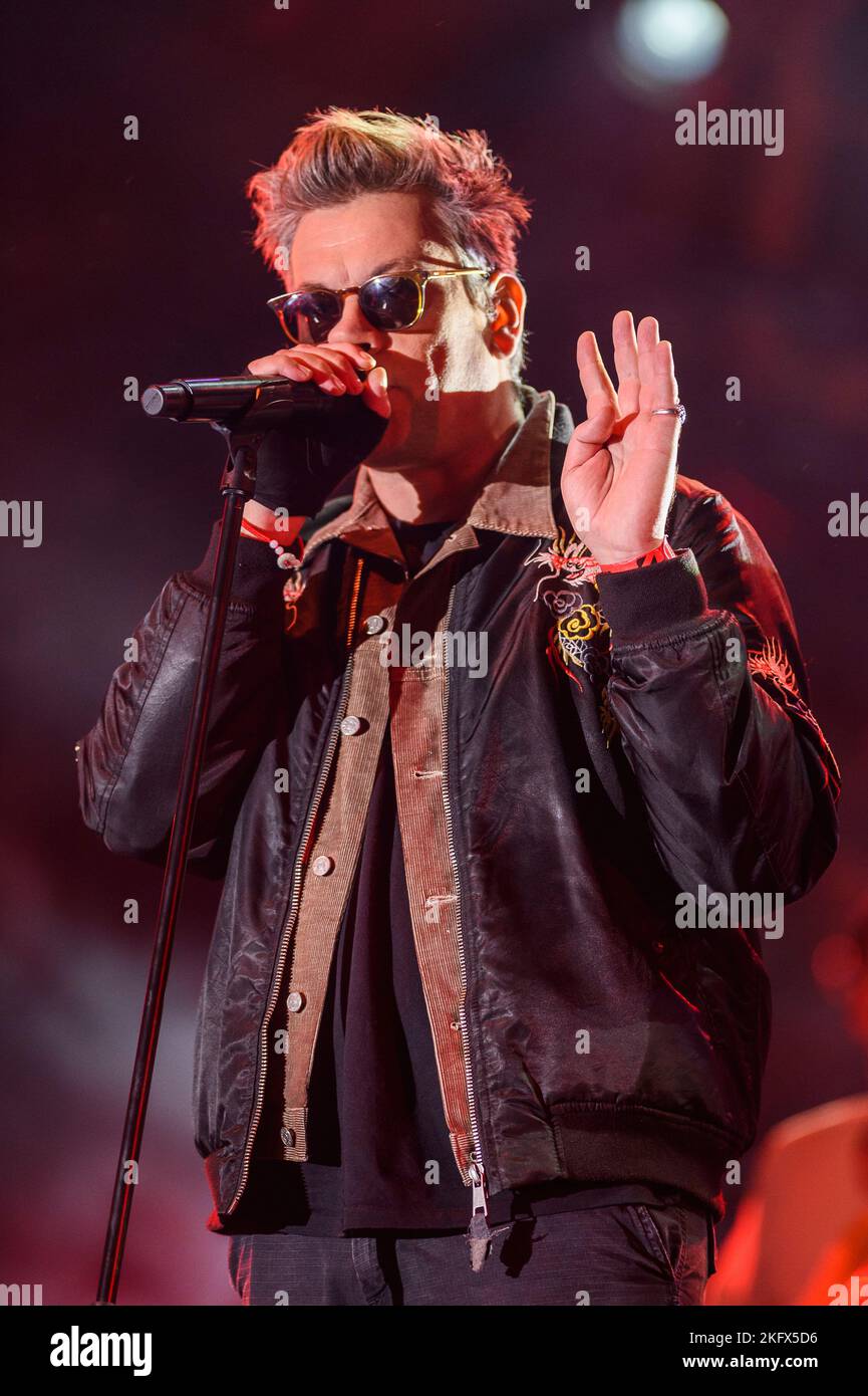 The french singer Benjamin Biolay plays live on the Grand Place of Brussels for the party day of the Wallonia-Brussels Federation | Concert de Benjami Stock Photo