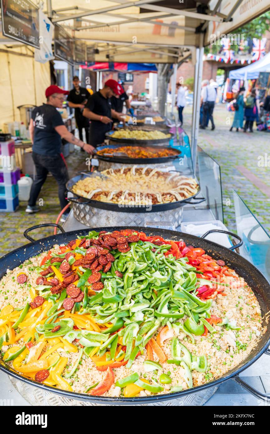 https://c8.alamy.com/comp/2KFX7NC/row-of-large-skillet-pans-cooking-various-foods-on-open-air-market-stall-during-the-sandwich-le-weekend-food-festival-in-england-selective-focus-2KFX7NC.jpg