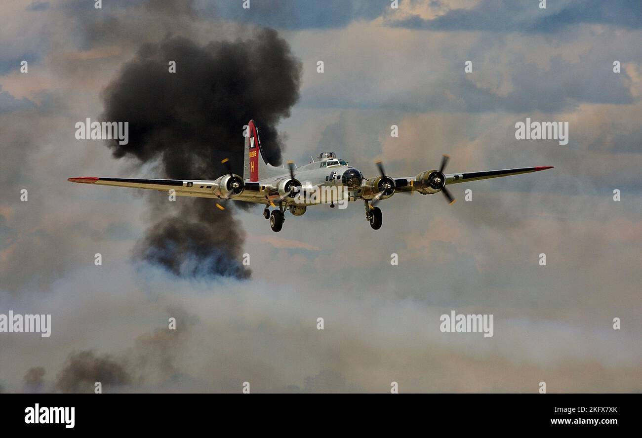 Boeing B17 Flying Fortress Stock Photo - Alamy