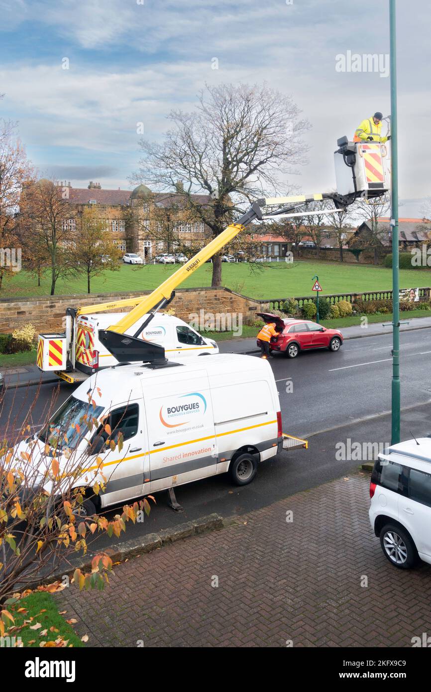 Lighting Contractor to the Redcar &  Cleveland Local Authority fitting Christmas illuminations to a lampost in Marske by the Sea Stock Photo
