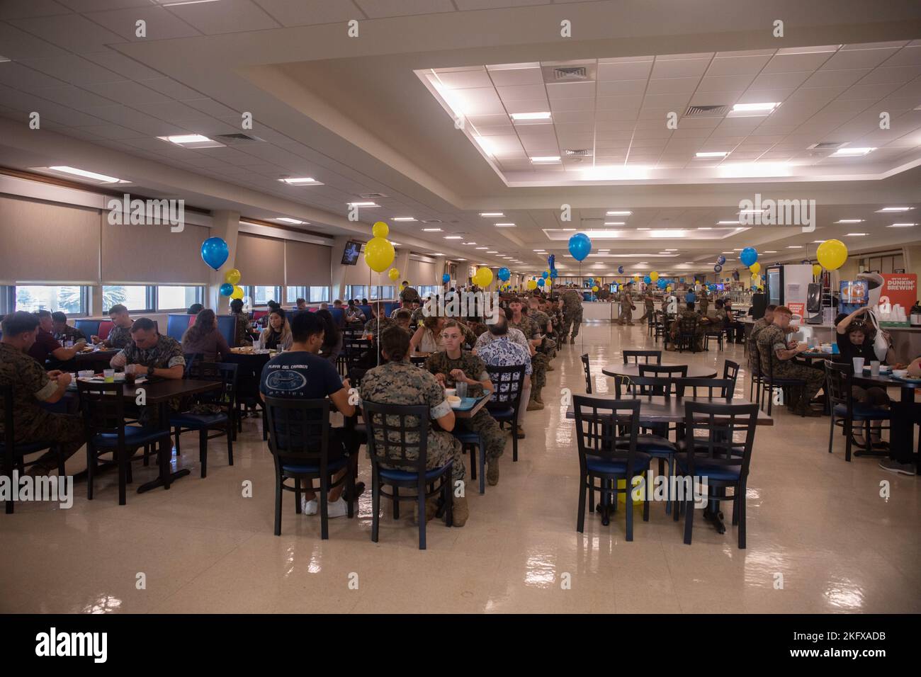 U.S. service members, veterans, and families eat at Anderson Chow Hall