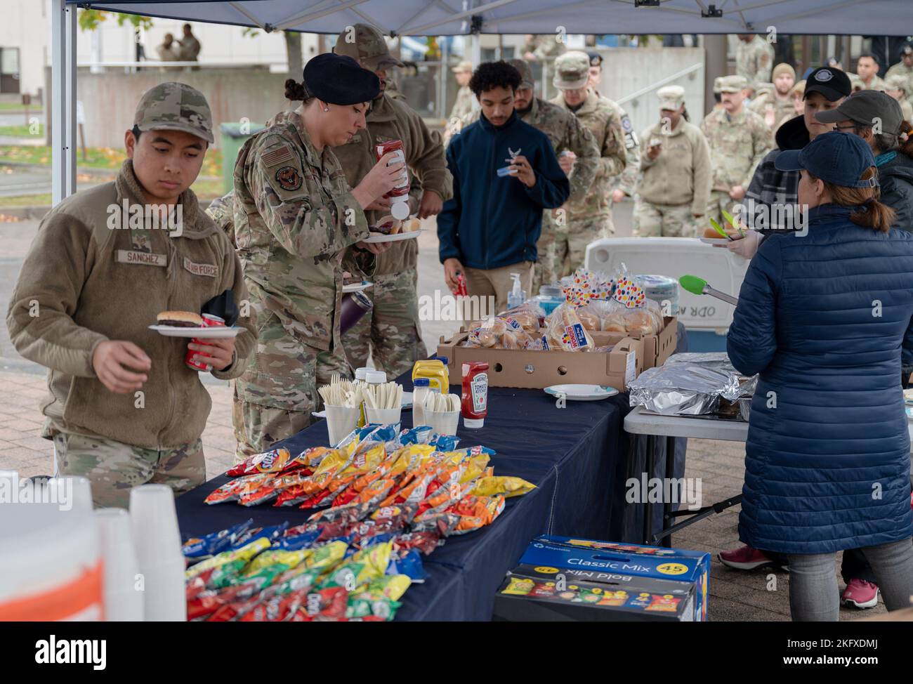 The United Service Organization provides lunch for attendees and