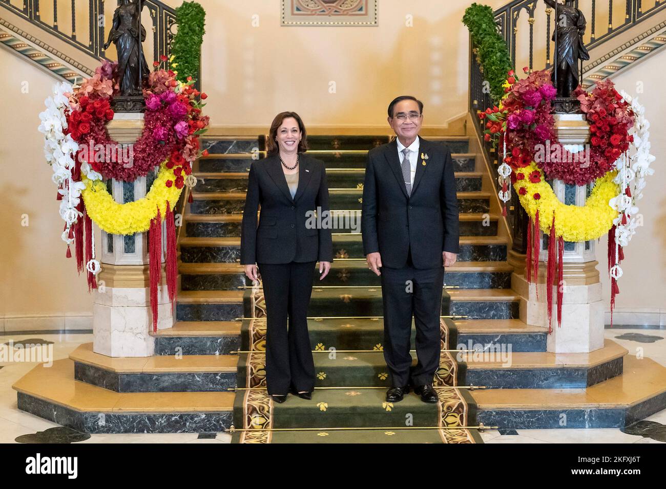 Bangkok, Thailand. 19th Nov, 2022. U.S. Vice President Kamala Harris, left, poses with Thai Prime Minister Prayut Chan-o-cha before their bilateral meeting on the sidelines at the Asia-Pacific Economic Cooperation Summit at Government House, November 19, 2022, in Bangkok, Thailand. Credit: Lawrence Jackson/White House Photo/Alamy Live News Stock Photo