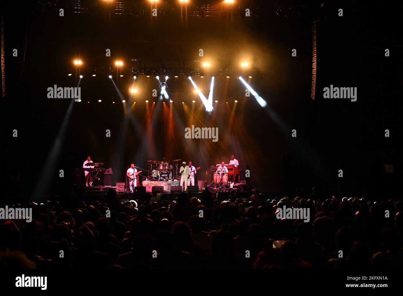 November 19, 2022, Norfolk, Virginia, USA Maze with FRANKIE BEVERLY