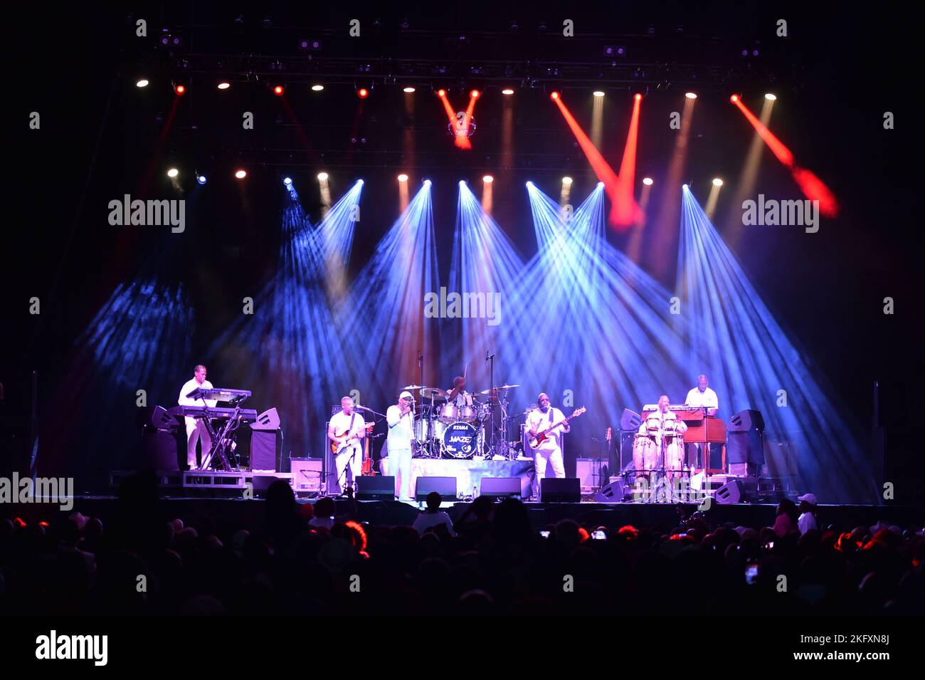 November 20, 2022, Norfolk, Virginia, USA Maze with FRANKIE BEVERLY