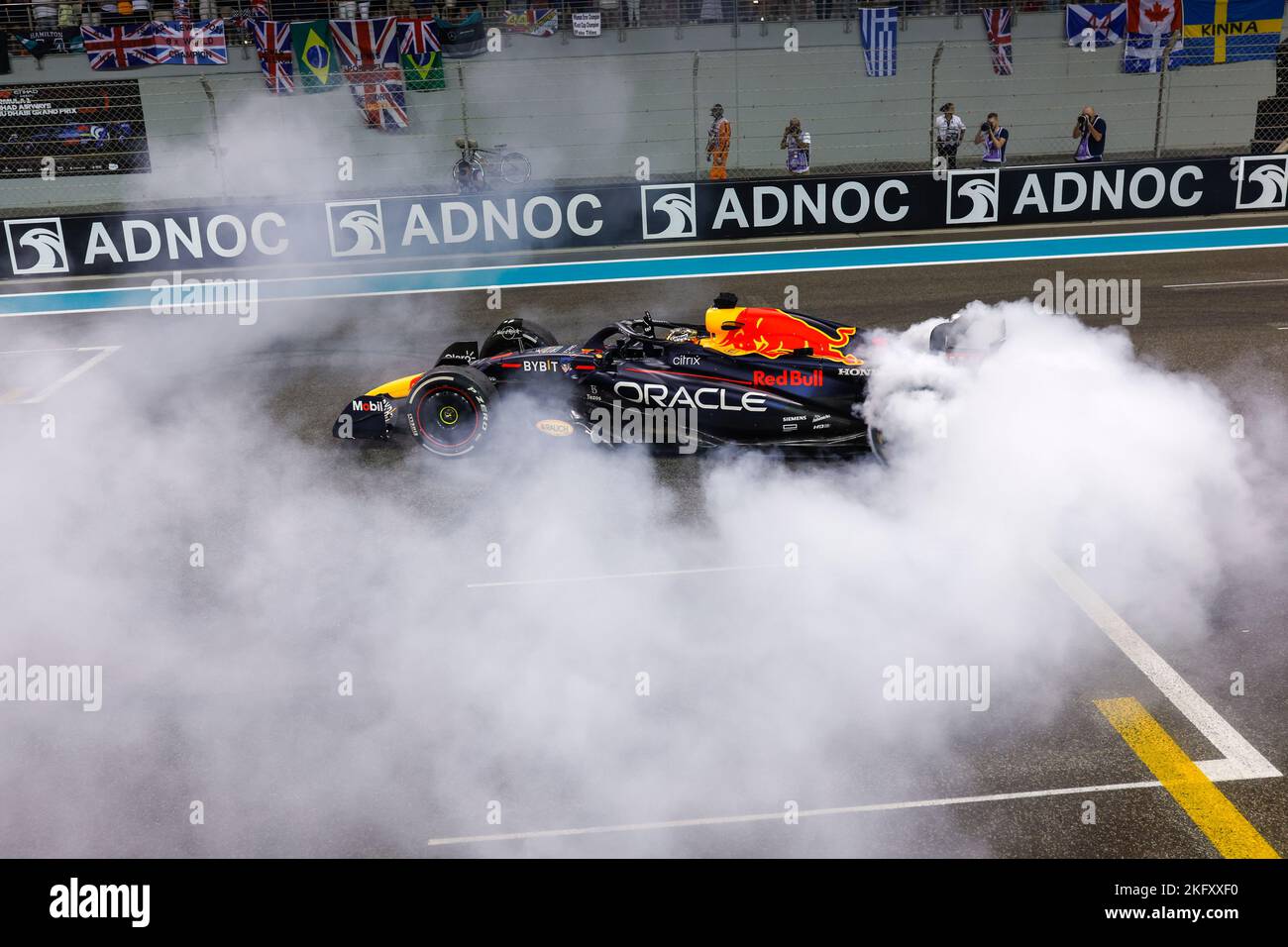 01 VERSTAPPEN Max (nld), Red Bull Racing RB18, celebration, donut during the Formula 1 Etihad Airways Abu Dhabi Grand Prix 2022, 22nd round of the 2022 FIA Formula One World Championship from November 18 to 20, 2022 on the Yas Marina Circuit, in Yas Island, Abu Dhabi - Photo DPPI Stock Photo