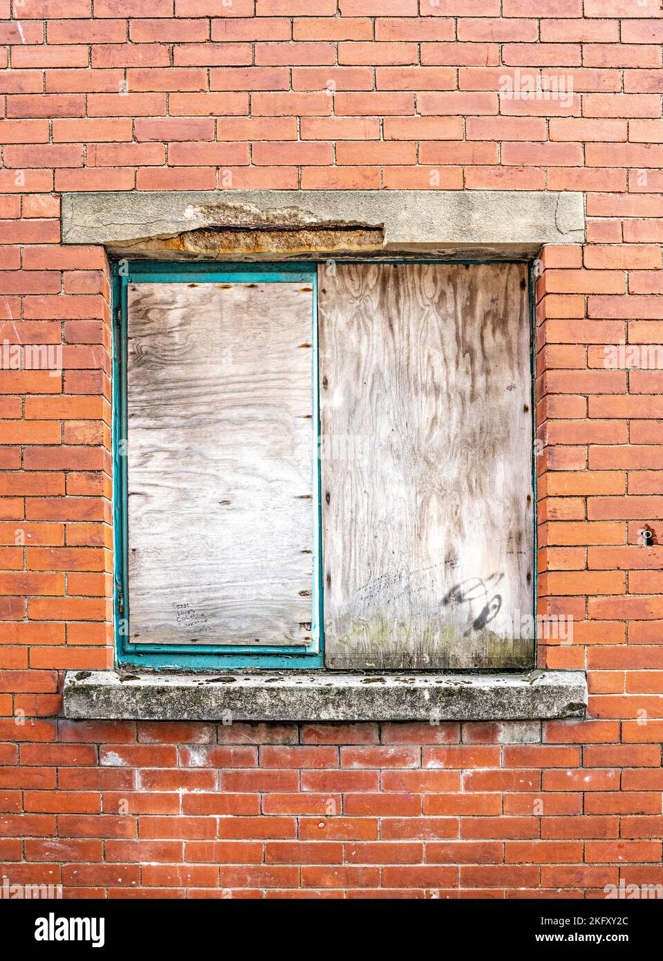 Boarded up window to commercial building Stock Photo Alamy