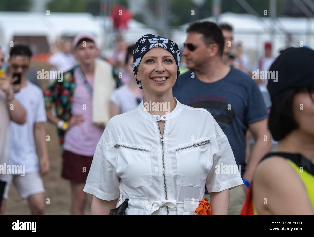 Yalangoch rus kaltaklarining fotosuratlari Lezbiyenlarning hamma joyda katta dildolari bor.