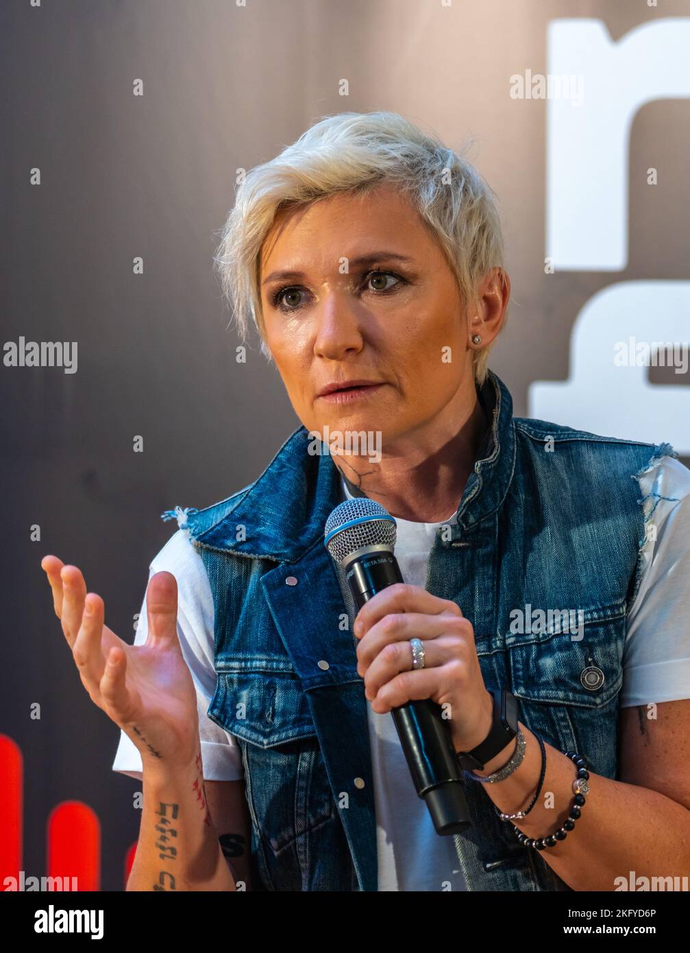 it uslubida katta dumba bilan xola