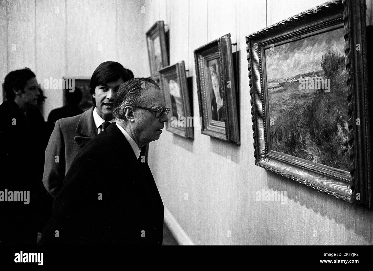 Karl Böhm, Austrian orchestra conductor, visits Jeu de Paume impressionist museum, Paris, France, 1978 Stock Photo