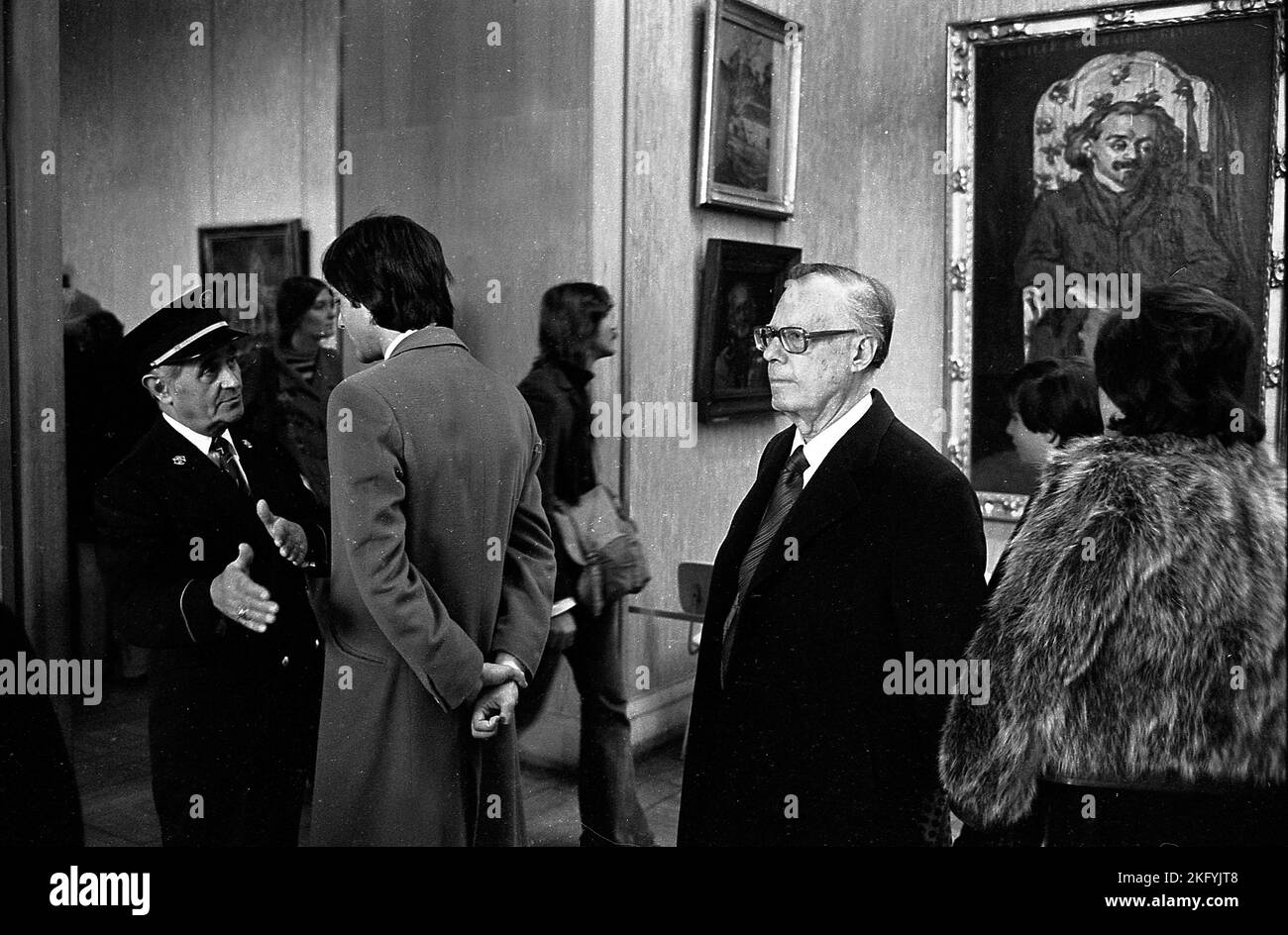 Karl Böhm, Austrian orchestra conductor, visits Jeu de Paume impressionist museum, Paris, France, 1978 Stock Photo