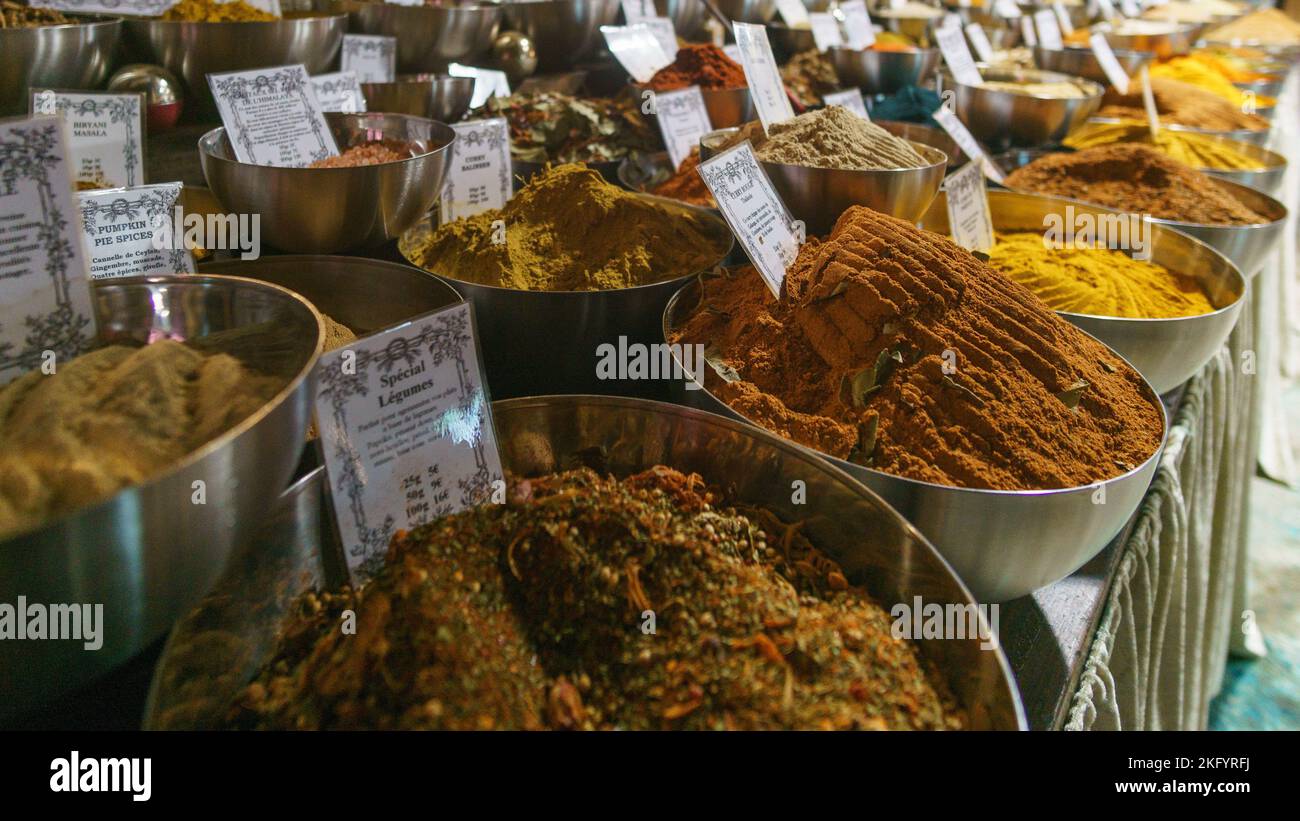 Spices displayed in bowls hi-res stock photography and images - Alamy