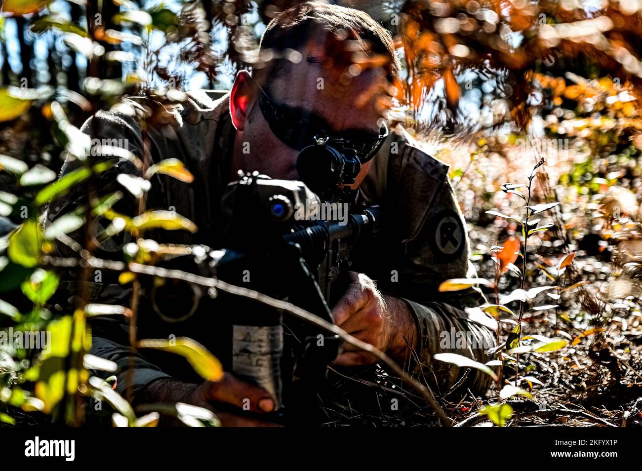 U.S. Army Soldiers assigned to the 113th Infantry Regiment conduct a ...