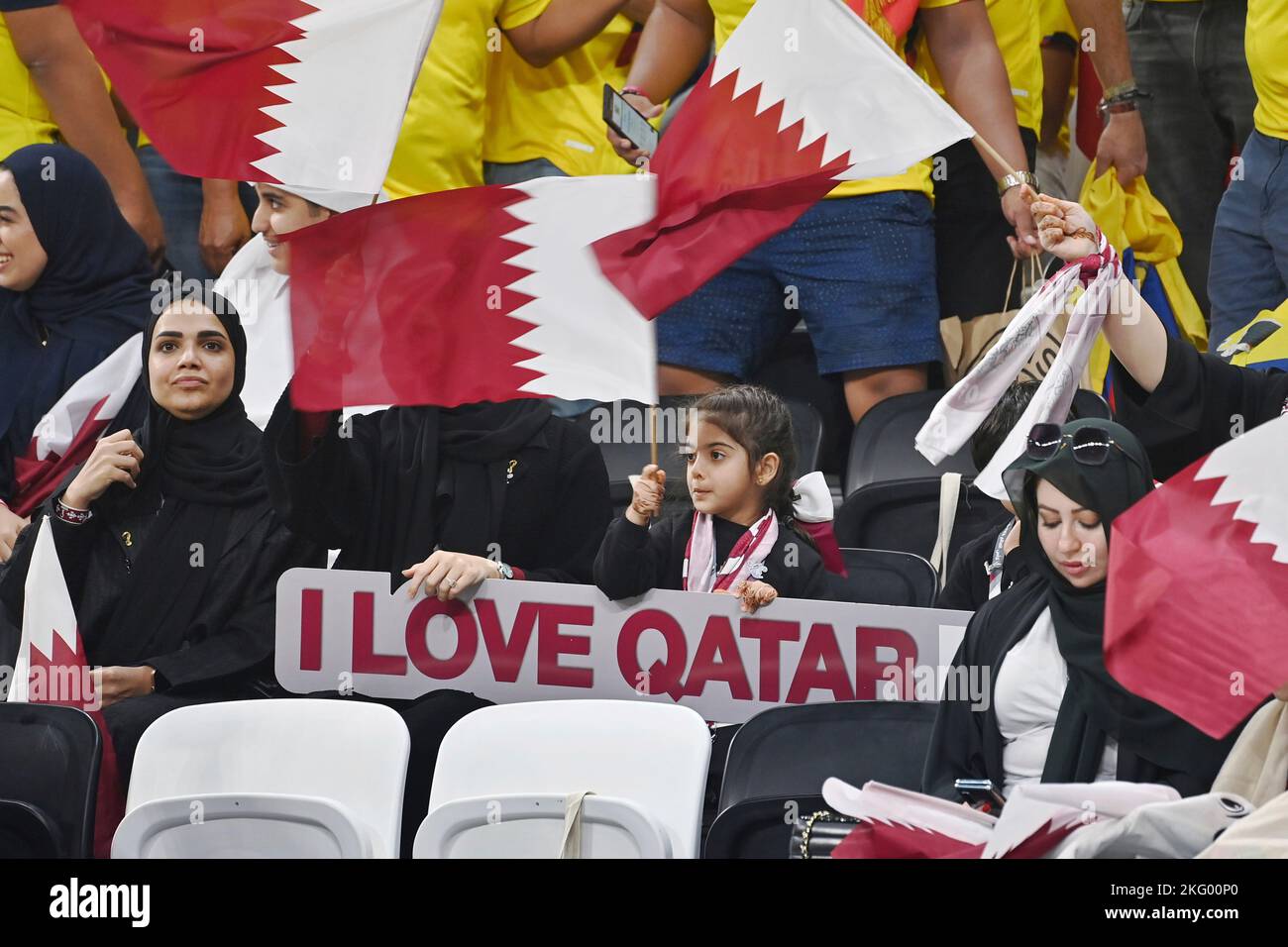 Doha, Katar. 20th Nov, 2022. Women, girls, Qatari fans, football fans