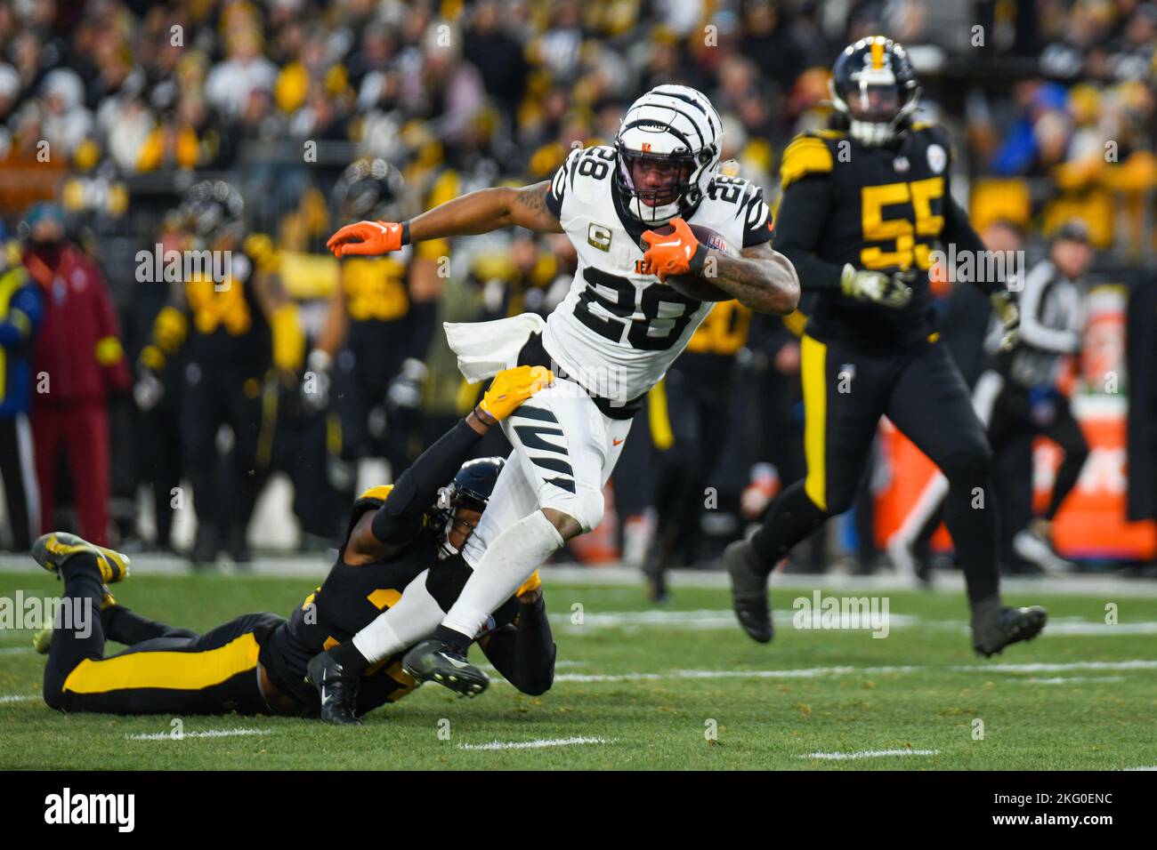 NOV 20th, 2022: Joe Mixon (28) during the Steelers vs Bengals game in  Pittsburgh, PA. Jason Pohuski/CSM (Credit Image: © Jason Pohuski/CSM via  ZUMA Press Wire) (Cal Sport Media via AP Images