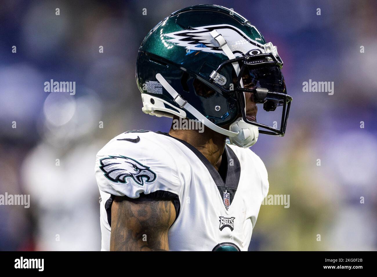 Philadelphia, Pennsylvania, USA. 21st Dec, 2021. Philadelphia Eagles wide  receiver DeVonta Smith (6) unable to make the catch during the NFL game  between the Washington Football Team and the Philadelphia Eagles at