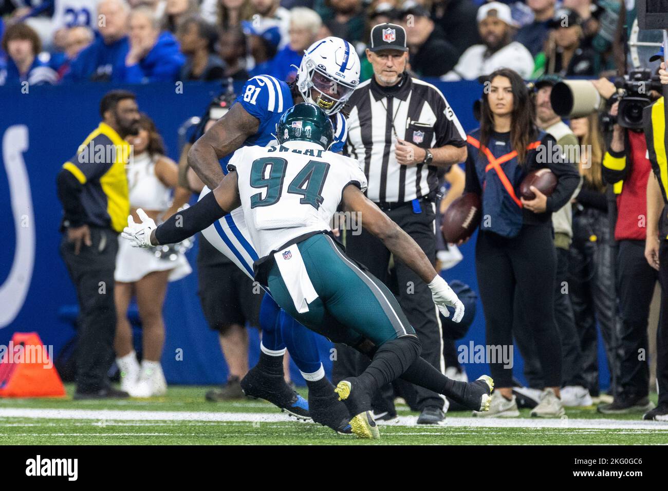 Indianapolis, Indiana, USA. 20th Nov, 2022. Indianapolis Colts tight end Mo Alie-Cox (81) runs with the ball as Philadelphia Eagles defensive lineman Josh Sweat (94) pursues during NFL game in Indianapolis, Indiana. John Mersits/CSM/Alamy Live News Stock Photo