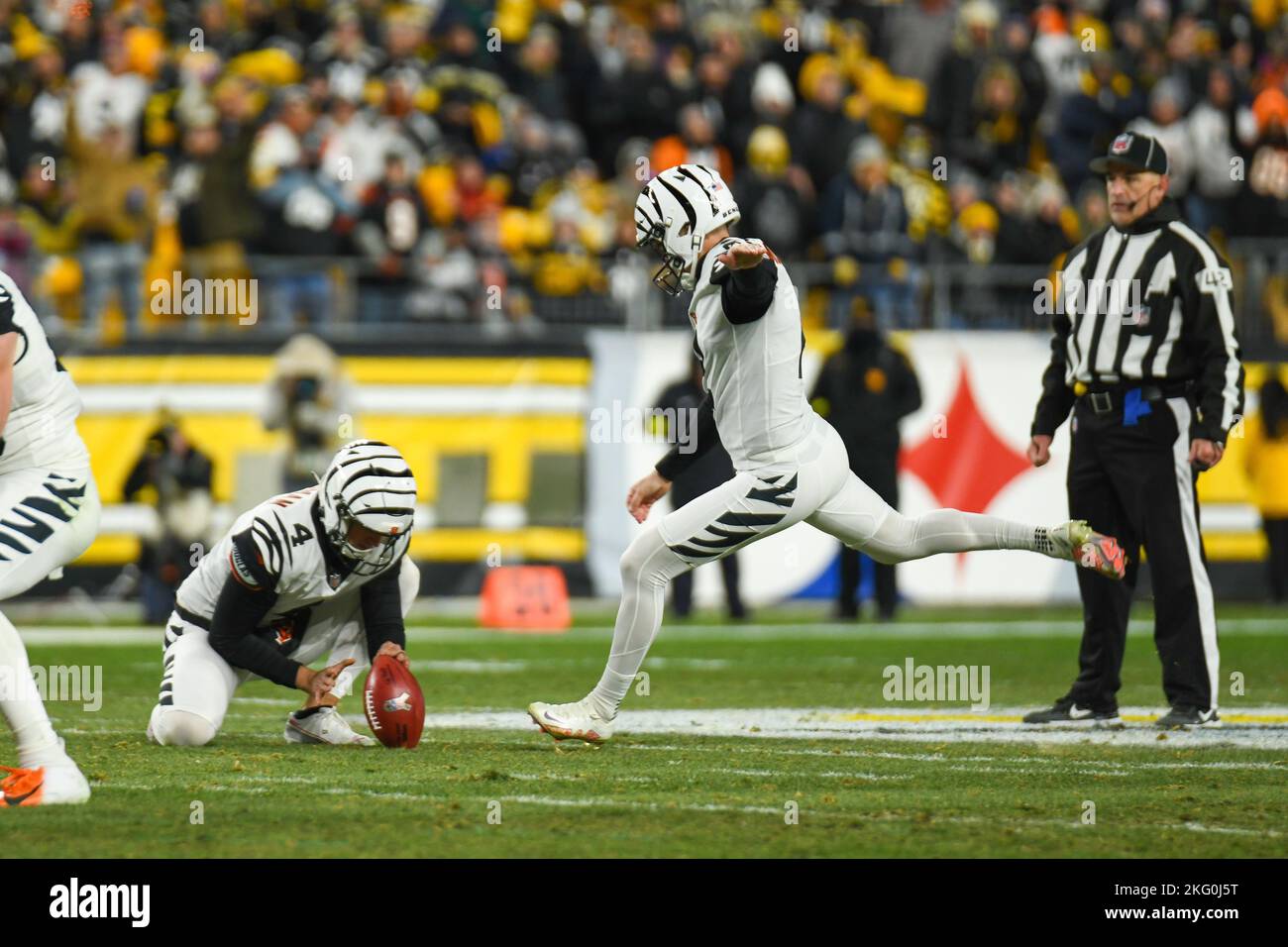 Pittsburgh, Pennsylvania, USA. 20th Nov, 2022. November 20th, 2022  Cincinnati Bengals running back Joe Mixon (28) and Cincinnati Bengals  running back Samaje Perine (34) celebrate after scoring a touchdown during  Pittsburgh Steelers