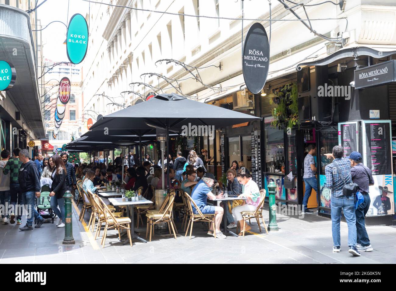 Melbourne Victoria 2022, diners eating and having coffee in Degraves