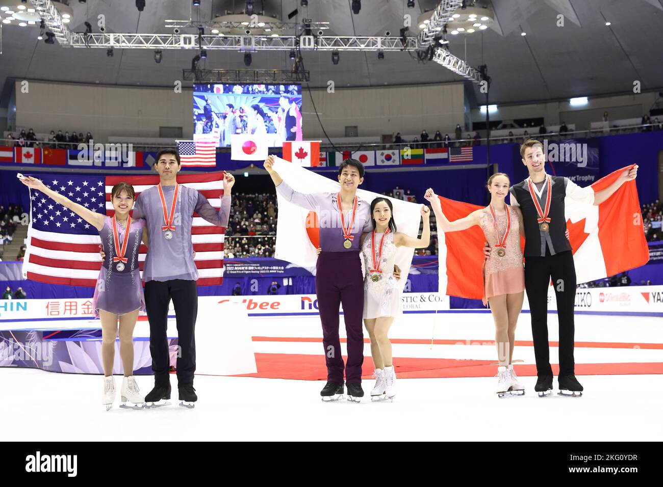 Makomanai Sekisui Heim Ice Arena, Hokkaido, Japan. 19th Nov, 2022. (LR