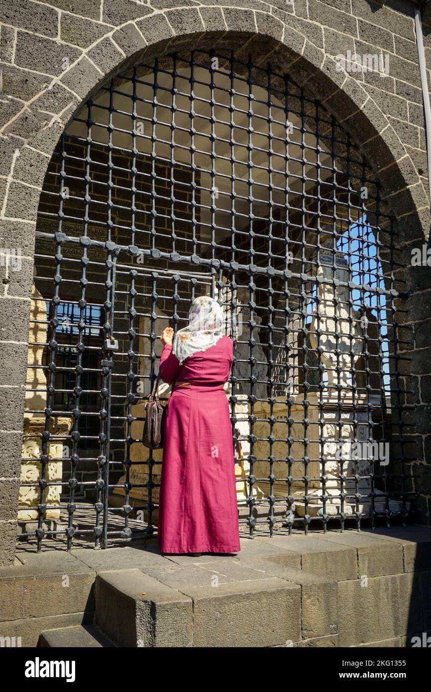 A vertical shot of a woman in the Tomb of 27 Companions of the Prophet Sulaiman in Diyarbakir Stock Photo