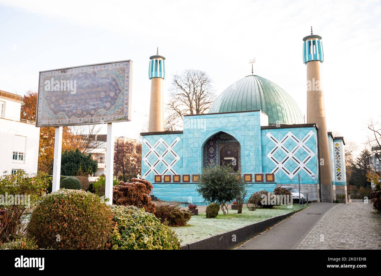 hamburg-germany-21st-nov-2022-view-in-the-uhlenhorst-district-of