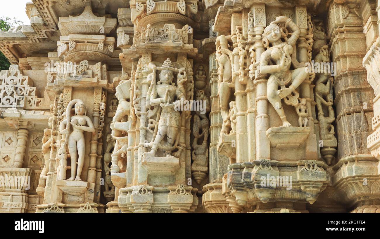 Sculptures of dancers on the Neminath Jain Temple, Ranakpur, Rajasthan ...