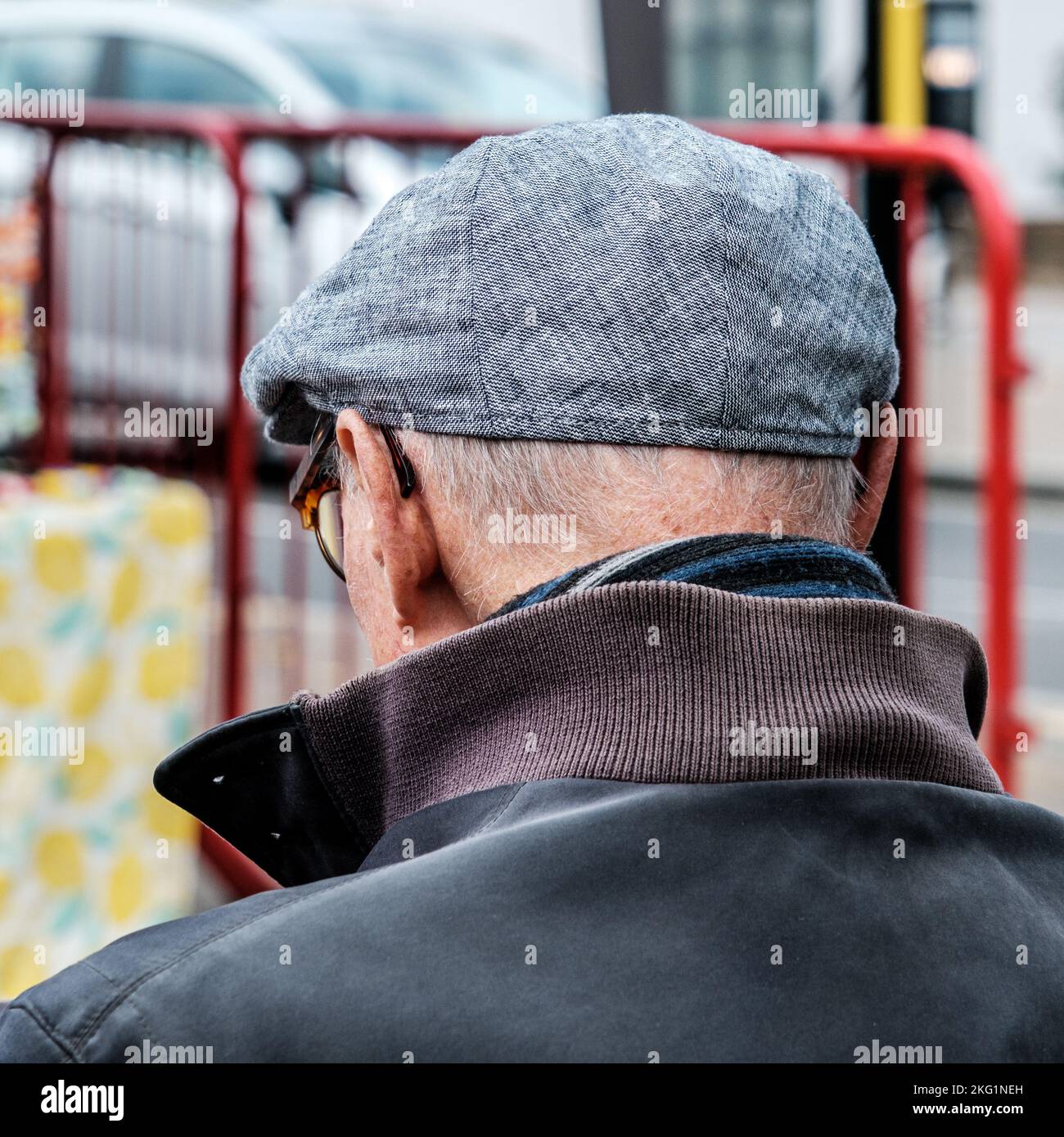 Epsom, Surrey, London UK, November 19 2022, Older Senior Man Head Shot From Behind Wearing A Traditional Flat Cap And Glasses Stock Photo