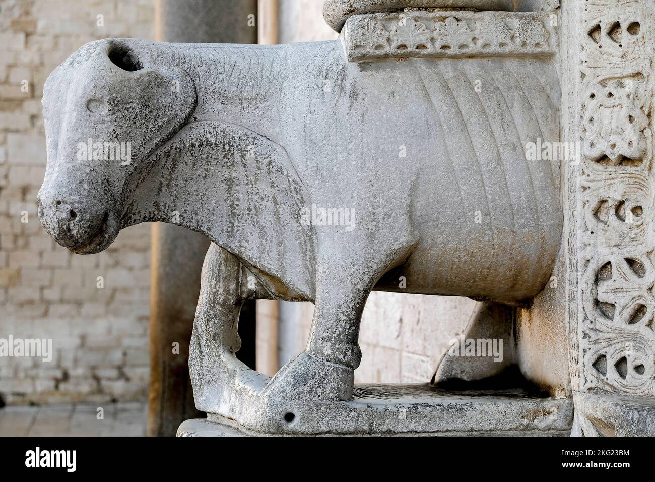 Statue outside Saint Nicola's basilica, Bari, Italy Stock Photo Alamy