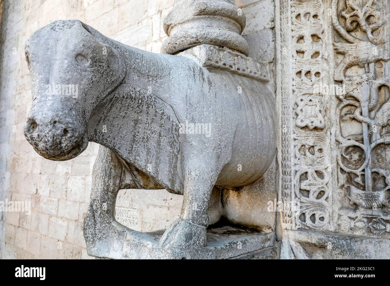 Statue outside Saint Nicola's basilica, Bari, Italy Stock Photo Alamy
