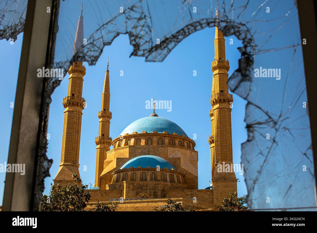 Mohammed al-Amine sunni mosque seen through a broken window Beirut, Lebanon Stock Photo
