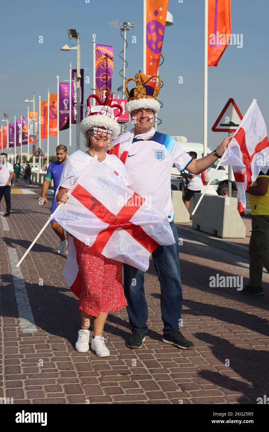 Doha, Qatar. 21st Nov, 2022. Khalifa International Stadium, England vs. Iran, Englands Fans dressed as Queen and King. Credit: Fabideciria/Alamy Live News Stock Photo