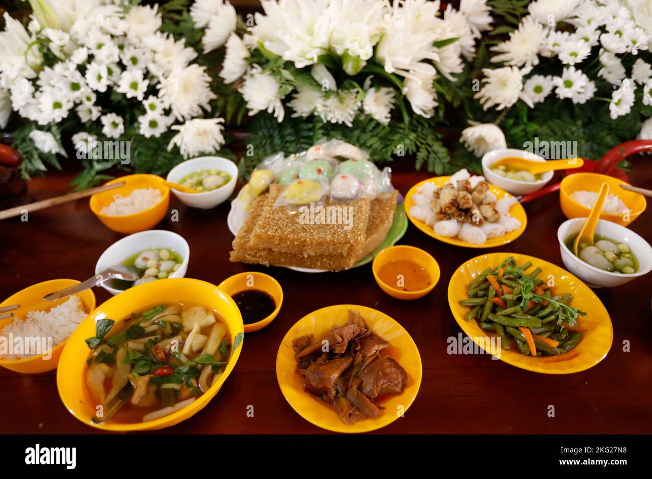 Phuoc Long buddhist temple. Free vegetarian meal in pagoda after