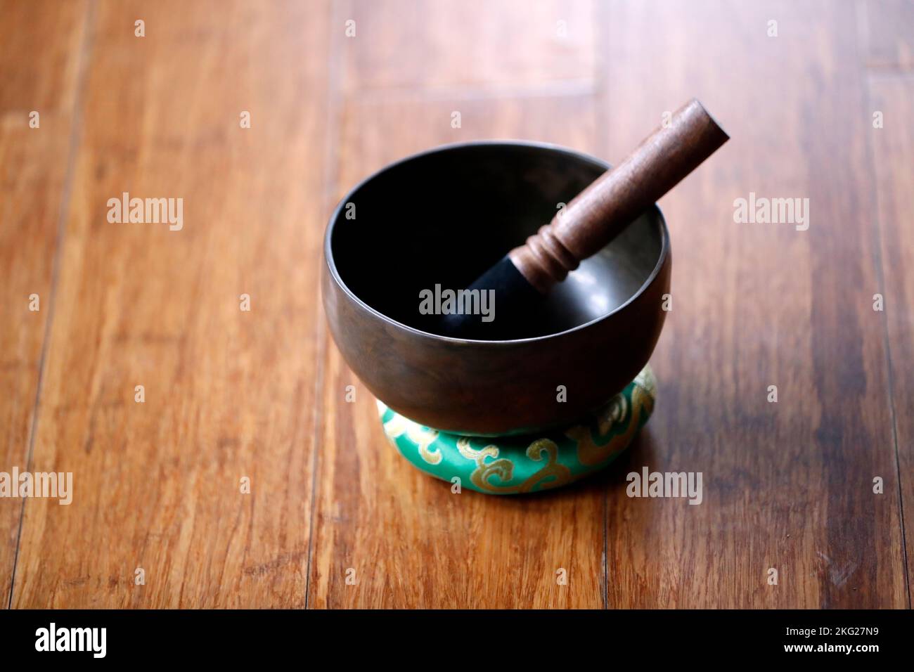 Tibetan singing bowl, buddhist instrument used in sound therapy