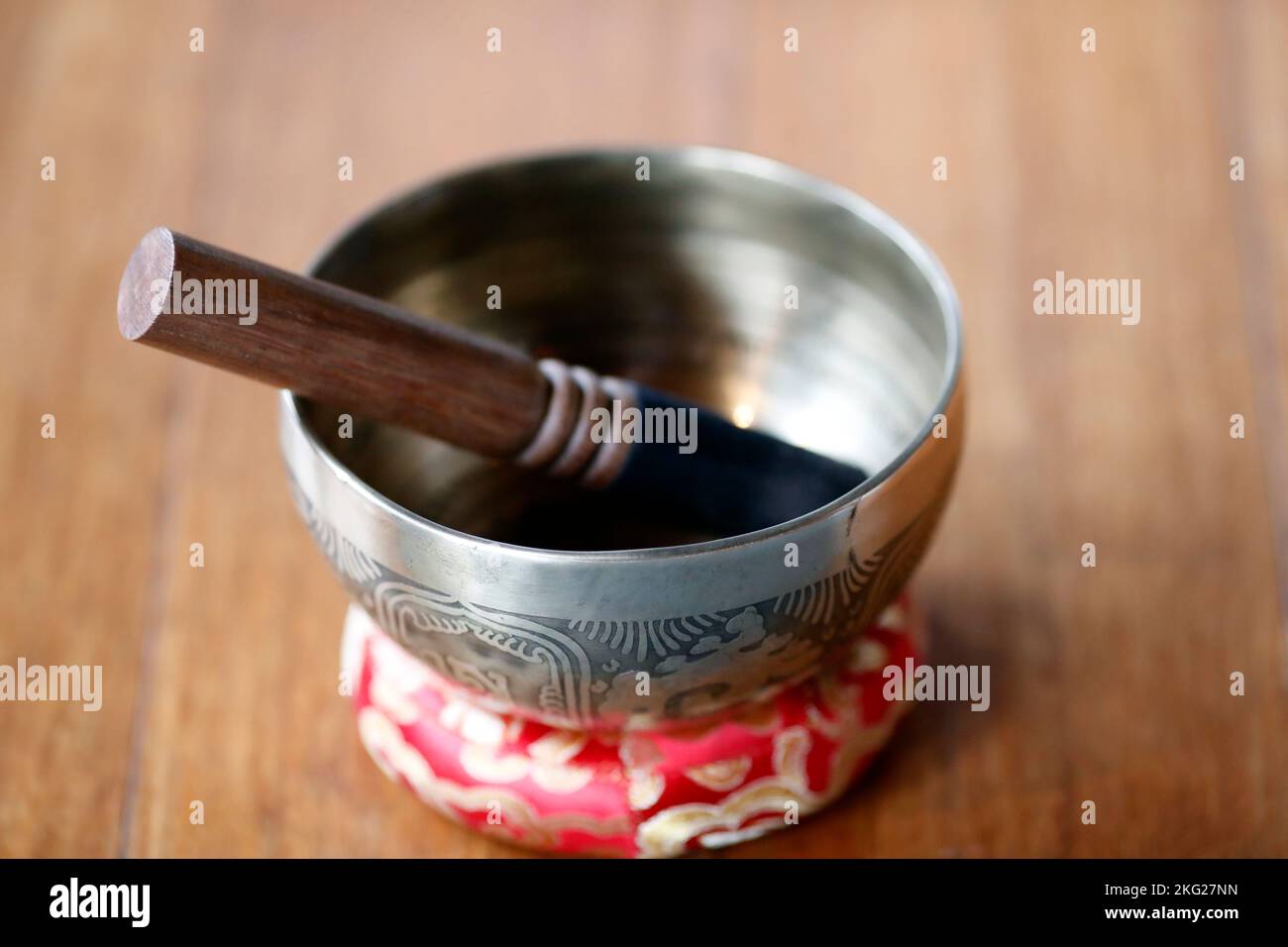 Tibetan singing bowl, buddhist instrument used in sound therapy