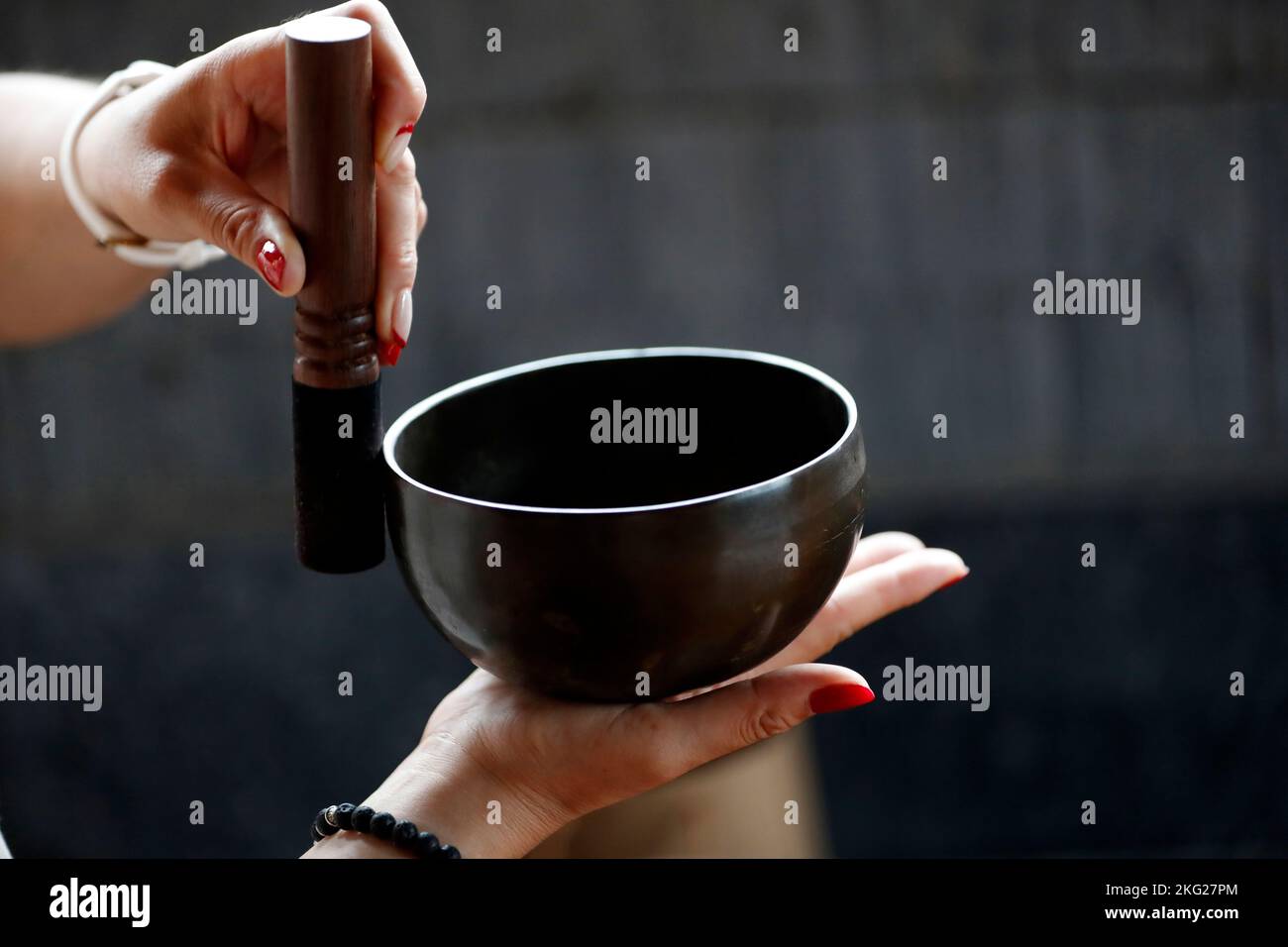 Tibetan singing bowl, buddhist instrument used in sound therapy