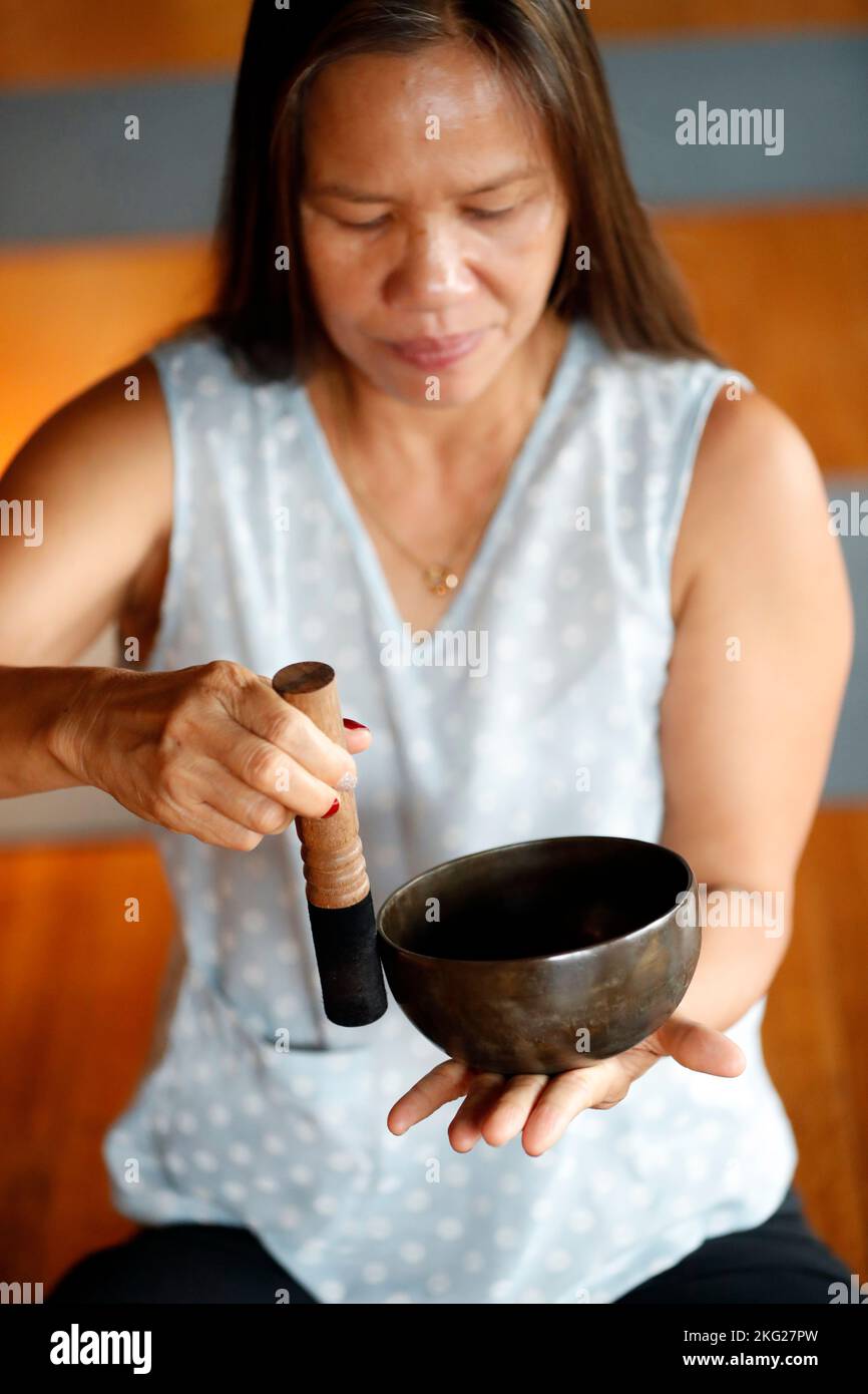 Bol tibetain hires stock photography and images Alamy