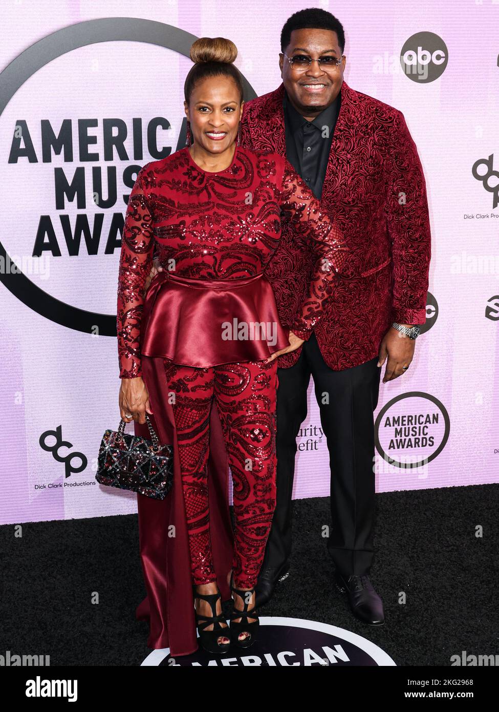 LOS ANGELES, CALIFORNIA, USA - NOVEMBER 20: Andrea Smith and E. Dewey Smith arrive at the 2022 American Music Awards (50th Annual American Music Awards) held at Microsoft Theater at L.A. Live on November 20, 2022 in Los Angeles, California, United States. (Photo by Xavier Collin/Image Press Agency) Stock Photo