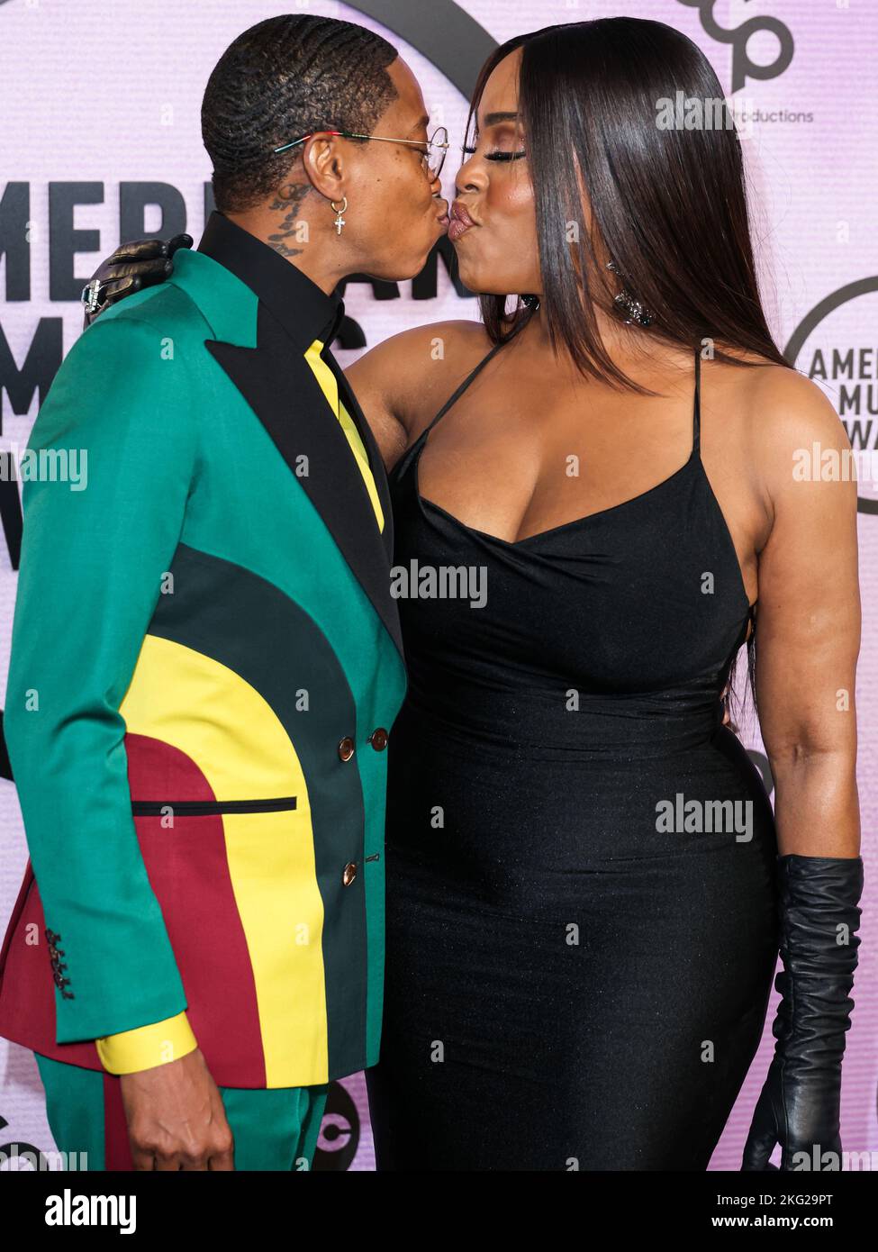 LOS ANGELES, CALIFORNIA, USA - NOVEMBER 20: Jessica Betts and wife Niecy Nash Betts arrive at the 2022 American Music Awards (50th Annual American Music Awards) held at Microsoft Theater at L.A. Live on November 20, 2022 in Los Angeles, California, United States. (Photo by Xavier Collin/Image Press Agency) Stock Photo