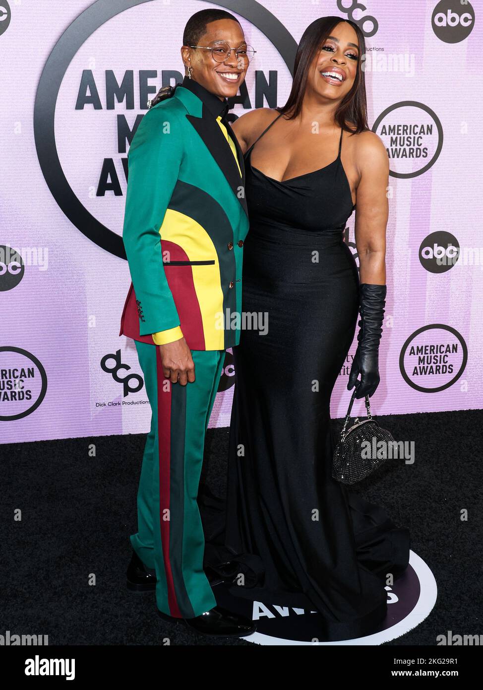 Los Angeles, United States. 20th Nov, 2022. LOS ANGELES, CALIFORNIA, USA - NOVEMBER 20: Jessica Betts and wife Niecy Nash Betts arrive at the 2022 American Music Awards (50th Annual American Music Awards) held at Microsoft Theater at L.A. Live on November 20, 2022 in Los Angeles, California, United States. (Photo by Xavier Collin/Image Press Agency) Credit: Image Press Agency/Alamy Live News Stock Photo