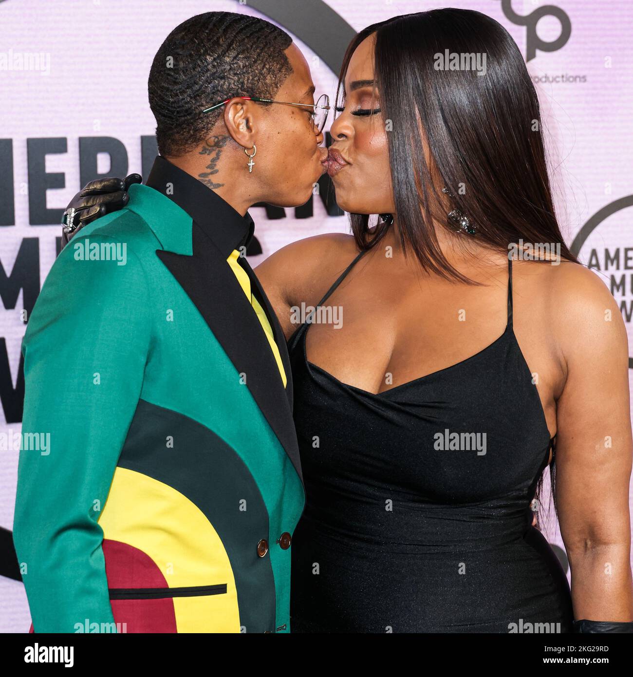 Los Angeles, United States. 20th Nov, 2022. LOS ANGELES, CALIFORNIA, USA - NOVEMBER 20: Jessica Betts and wife Niecy Nash Betts arrive at the 2022 American Music Awards (50th Annual American Music Awards) held at Microsoft Theater at L.A. Live on November 20, 2022 in Los Angeles, California, United States. (Photo by Xavier Collin/Image Press Agency) Credit: Image Press Agency/Alamy Live News Stock Photo