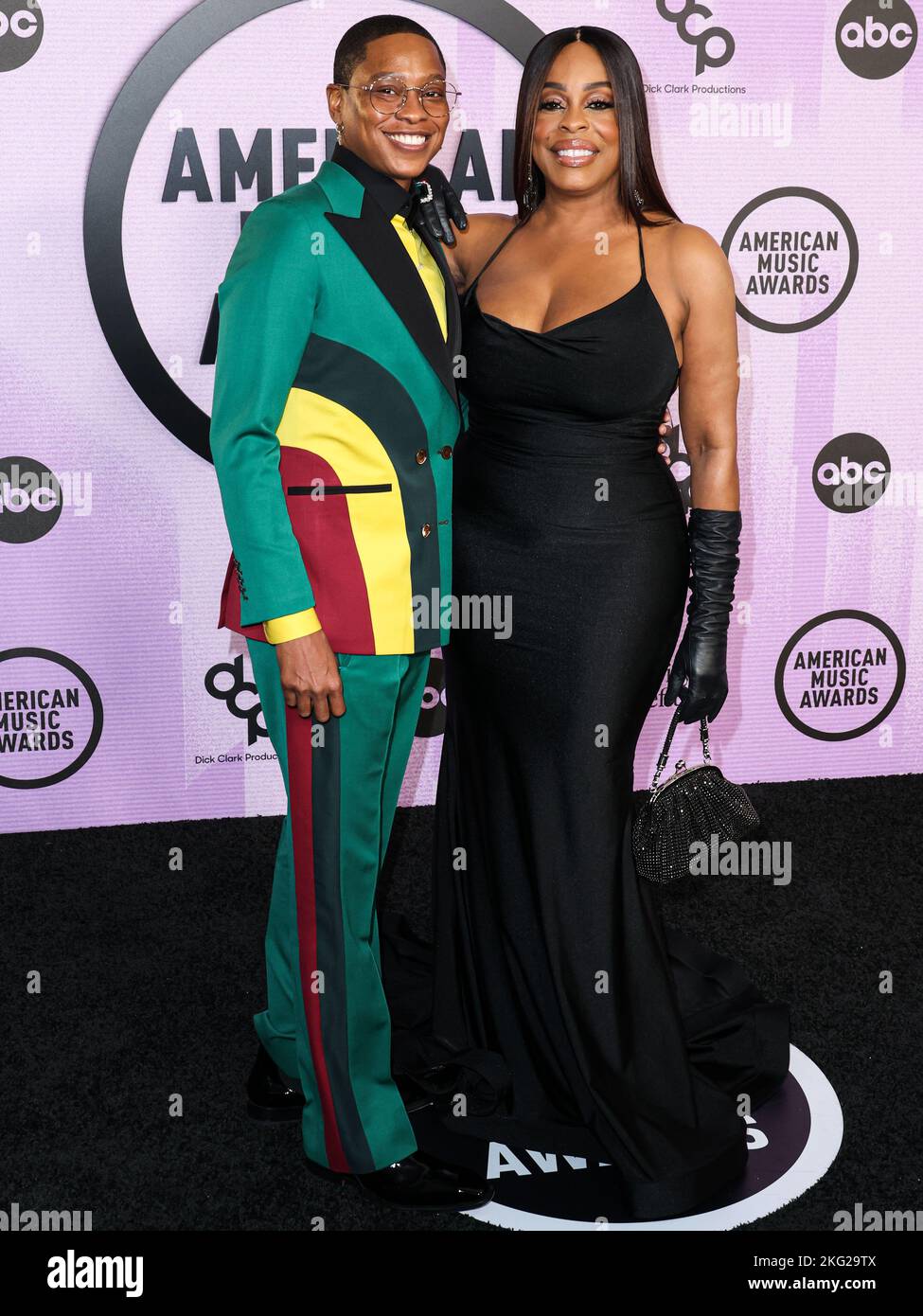 LOS ANGELES, CALIFORNIA, USA - NOVEMBER 20: Jessica Betts and wife Niecy Nash Betts arrive at the 2022 American Music Awards (50th Annual American Music Awards) held at Microsoft Theater at L.A. Live on November 20, 2022 in Los Angeles, California, United States. (Photo by Xavier Collin/Image Press Agency) Stock Photo