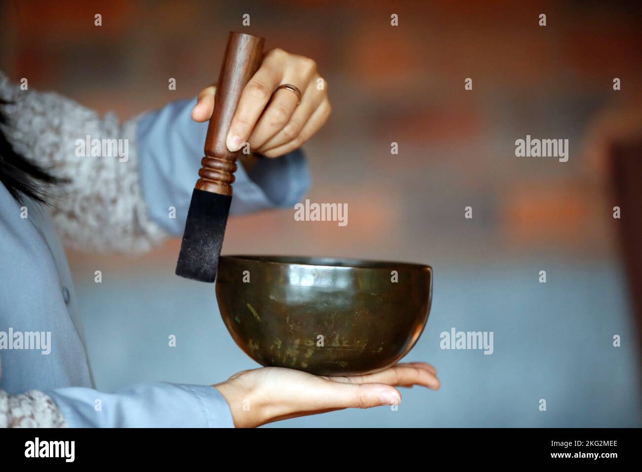 Tibetan singing bowl, buddhist instrument used in sound therapy