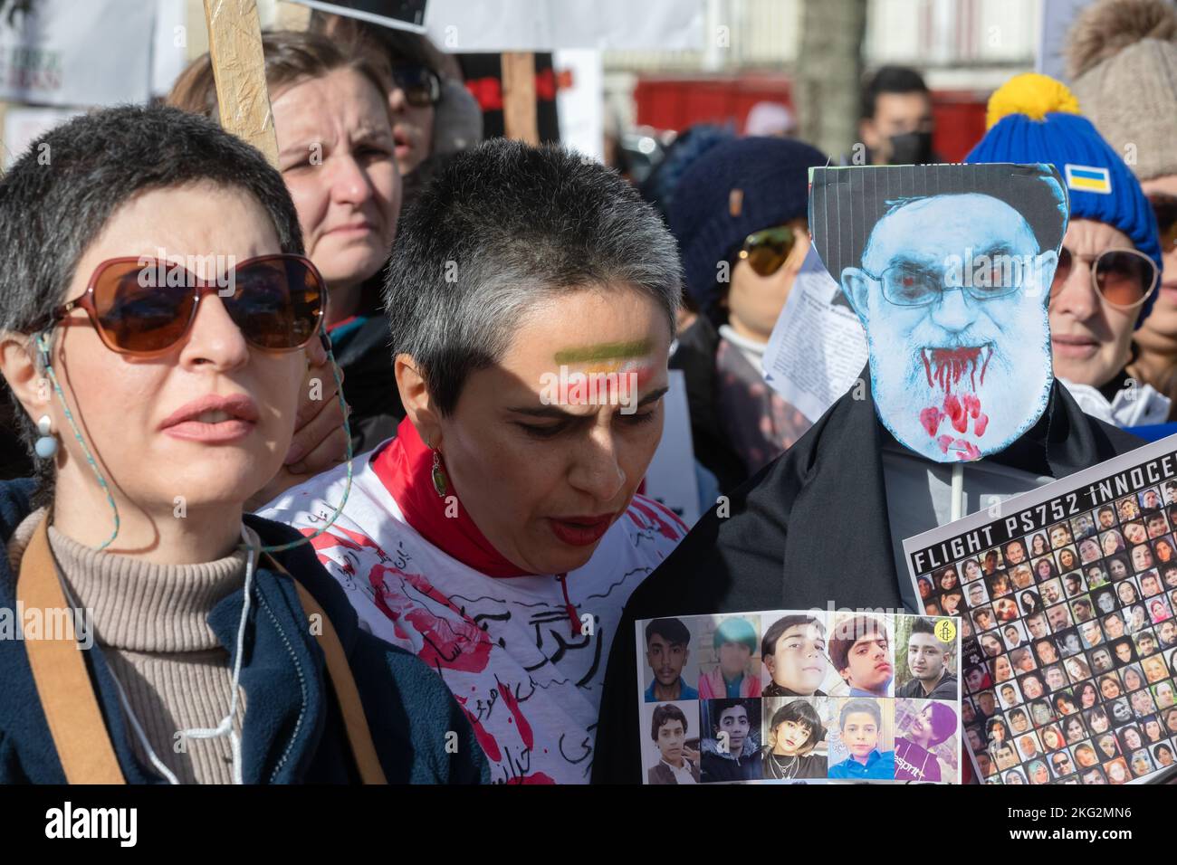 People show photos of the victims hi-res stock photography and images ...