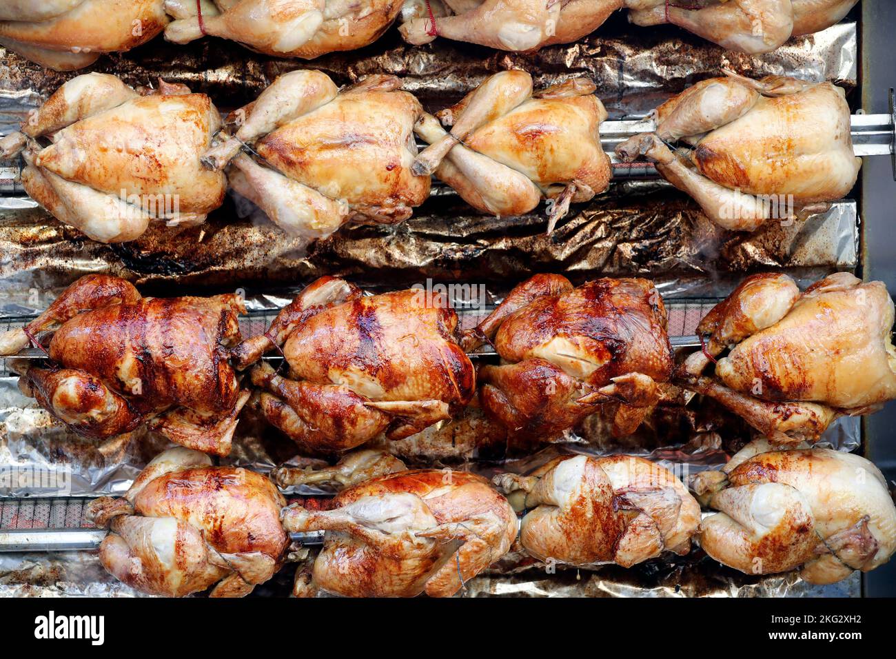 https://c8.alamy.com/comp/2KG2XH2/fresh-roasted-chickens-for-sale-on-food-street-market-france-2KG2XH2.jpg